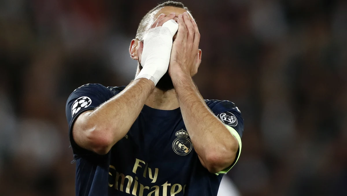 Robert Lewandowski zdobył bramkę w wygranym 3:0 meczu Bayernu Monachium z Crveną Zvezdą Belgrad w pierwszej kolejce piłkarskiej Ligi Mistrzów. Dla Lokomotiwu Moskwa trafił także Grzegorz Krychowiak - jego zespół wygrał w Leverkusen z Bayerem 2:1.