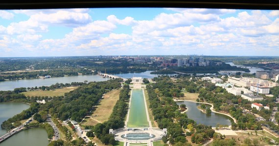 Po prawie 3 latach znów będzie można popatrzeć na amerykańską stolicę z wysokości prawie 170 metrów. Monument Waszyngtona dziś zostanie ponownie otwarty po remoncie w obecności pierwszej damy Melanii Trump. Jutro na sam szczyt wjadą pierwsi turyści.  Warto to zrobić, bo widok zapiera dech w piersiach. 
