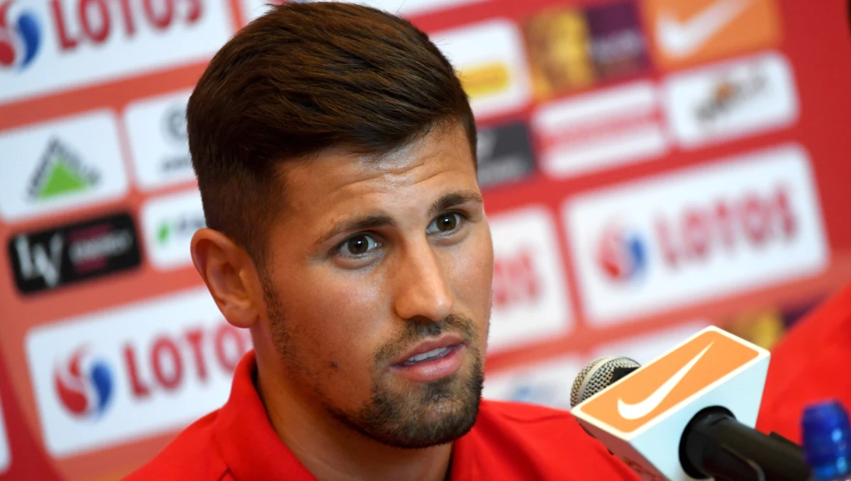 Były reprezentant Polski Paweł Wszołek podpisał dwuletni kontrakt z Legią Warszawa. 27-letni piłkarz gra na pozycji prawego pomocnika, a ostatni sezon spędził na zapleczu angielskiej ekstraklasy w Queens Park Rangers. Na swoim koncie ma także występy we włoskiej Serie A.