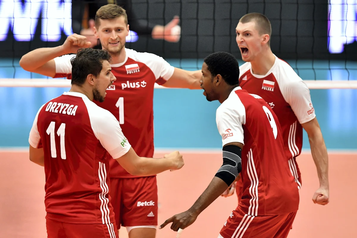 Reprezentacja Polski pokonała Ukrainę 3:0 w swoim ostatnim meczu fazy grupowej mistrzostw Europy. "Biało-czerwoni" zakończyli walkę w grupie D na pierwszym miejscu. Hiszpania będzie rywalem naszego zespołu w 1/8 finału turnieju.