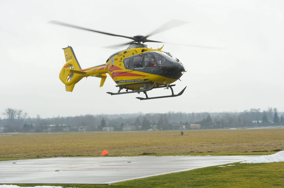 Do dramatycznego wypadku doszło w Rabce-Zdrój w Małopolsce. 82-letni mężczyzna z impetem wjechał na chodnik. Potrącił kobietę z 5-letnim dzieckiem. 