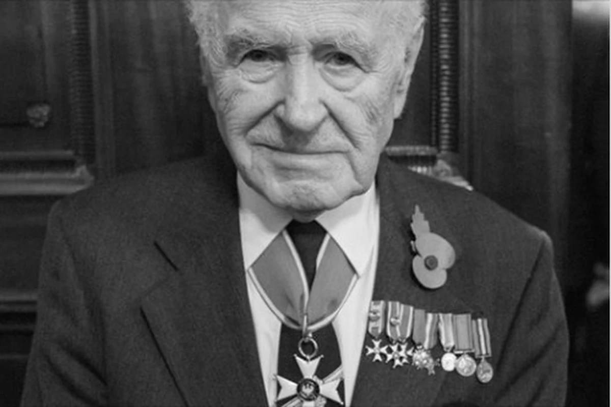 ​W wieku 91 lat w Wielkiej Brytanii zmarł Artur Rynkiewicz - ostatni żyjący minister Rządu RP na uchodźstwie - poinformowała ambasada RP w Londynie.