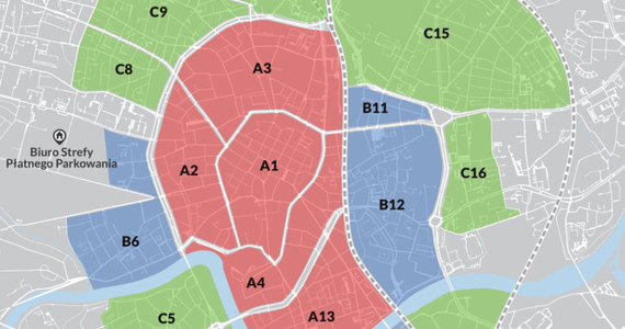 Duże zmiany czekają mieszkańców Krakowa i turystów odwiedzających miasto. 22 września Strefa Płatnego Parkowania zostanie poszerzona o rejon Zabłocia i os. Podwawelskiego. Od niedzieli zacznie też obowiązywać przepis, według którego za parkowanie trzeba będzie płacić również w sobotę (od godz. 10 do 20). Zmiany są podyktowane uchwałą przyjętą przez Radę Miasta Krakowa 17 lipca. 