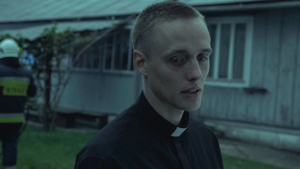 „Boże Ciało” w reżyserii Jana Komasy zostało uhonorowane nagrodą dziennikarzy 44. Festiwalu Polskich Filmów Fabularnych w Gdyni. Ten film ma jeszcze szansę na zwycięstwo w konkursie głównym.