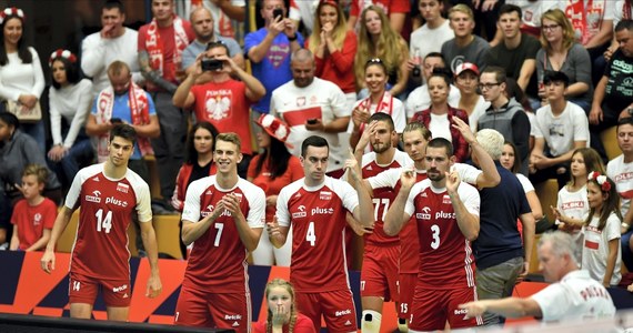 Hiszpańskie media twierdzą przed sobotnim meczem 1/8 finału mistrzostw Europy siatkarzy, że pokonanie Polski przez ich reprezentację jest mało realne. Uważają, że dotychczasowe wyniki biało-czerwonych stawiają ich w roli faworytów turnieju.
