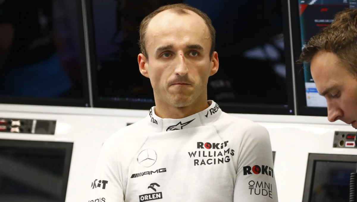 Robert Kubica (Williams) odpadł w pierwszej części kwalifikacji (Q1) przed niedzielnym wyścigiem Formuły 1 o Grand Prix Singapuru, będącego 15. rundą mistrzostw świata F1. Polak uzyskał najsłabszy czas okrążenia spośród 20 kierowców. Najszybszy był Fin Valtteri Bottas z Mercedesa. 