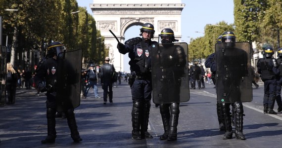 Do godz. 13 paryska policja zatrzymała 106 osób, a 43 umieszczono w areszcie. To rezultat kolejnego protestu "żółtych kamizelek", którego uczestnicy sprzeciwiają się polityce gospodarczej rządu - poinformowała prefektura policji we francuskiej stolicy. 