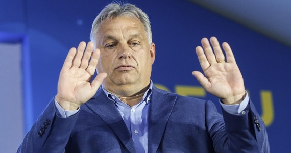 Premier Węgier Viktor Orban powiedział w Rzymie, że jego kraj jest gotów udzielić pomocy Włochom w sprawie ochrony granic i w odsyłaniu migrantów do państw pochodzenia. "Ale nie możemy przyjąć migrantów, sprzeciwiamy się kwotom redystrybucji" - dodał. 