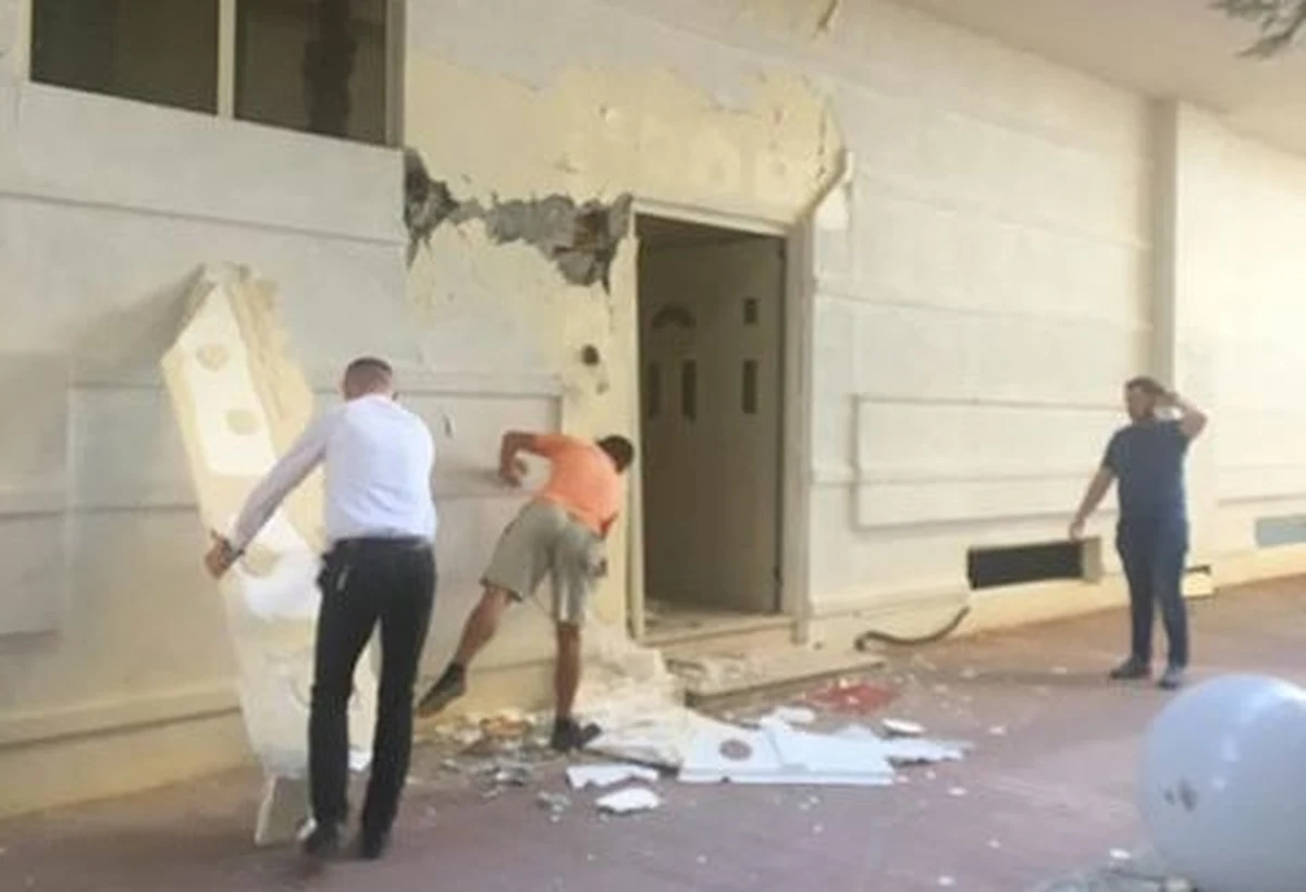 Silne trzęsienie ziemi o magnitudzie 5,8 nawiedziło Albanię. Wstrząsy były odczuwalne w Tiranie, Durres i kilku innych miastach. Jak informuje albańskie ministerstwo zdrowia, lekko rannych zostało 68 osób. 
