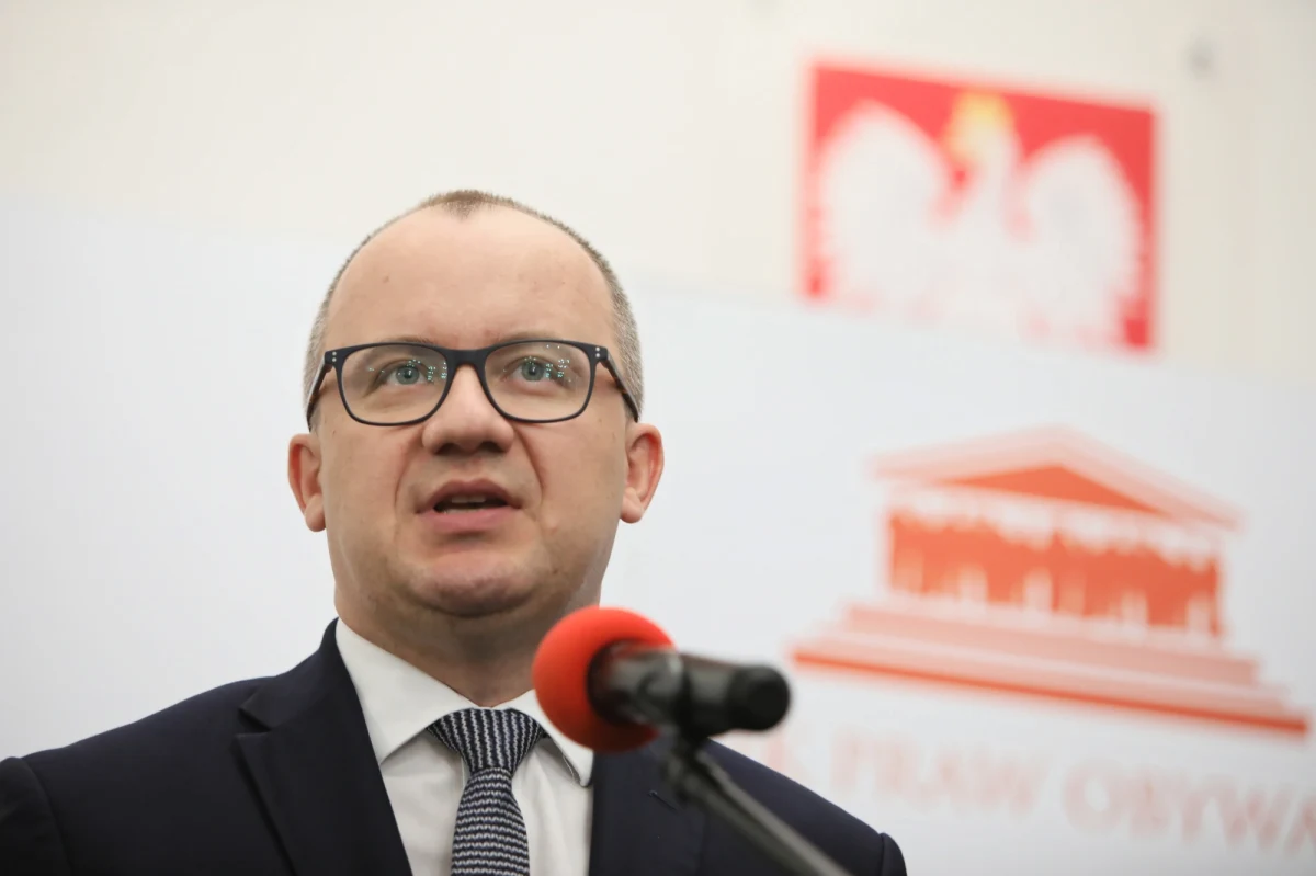 Zwrócę się do kurii z prośbą o dobrowolne wyjaśnienia w sprawie trzech zwolnionych pracownic Biura Prasowego Archidiecezji Krakowskiej – poinformował w niedzielę PAP Rzecznik Praw Obywatelskich Adam Bodnar.