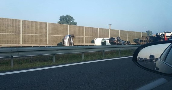 Jedna osoba została poszkodowana w zderzeniu dwóch samochodów ciężarowych - w tym lawety - na drodze krajowej nr 7 na Mazowszu, w miejscowości Widów w okolicy Grójca. Uderzenie było tak silne, że z lawety zjechały trzy mercedesy.