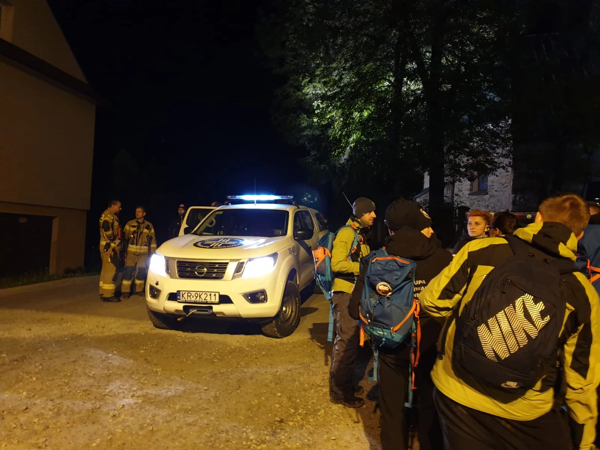 Sukcesem zakończyły się niedzielne poszukiwania chorej, 16-letniej Kasi. Dziewczyny szukało kilkuset policjantów, strażaków i mieszkańców. Nastolatka jest już pod opiekę rodziców. 
