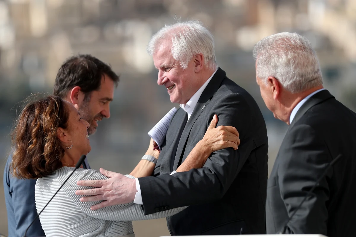 ​Włochy, Malta, Francja, Niemcy i Finlandia zawarły porozumienie w sprawie relokacji migrantów w krajach Unii Europejskiej, które są gotowe ich przyjąć - to konkluzja spotkania szefów MSW na Malcie. Uczestniczyła w nim też delegacja KE.