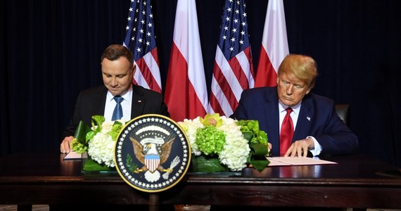 Polska i USA uzgodniły lokalizacje dla zwiększonej obecności amerykańskich wojsk w Polsce - głosi deklaracja podpisana przez prezydentów obu państw. Wśród lokalizacji są m.in. Wrocław, Łask i Lubliniec, trwa dialog o miejscu stacjonowania pancernej brygadowej grupy bojowej.