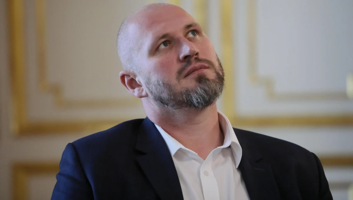 W piątek w Dausze rozpoczną się długo wyczekiwane lekkoatletyczne mistrzostwa świata. Po raz pierwszy od dawna impreza nie odbędzie się tradycyjnie w sierpniu, ale dopiero jesienią. Jaki wpływ będzie to miało na wyniki osiągane przez lekkoatletów? W których konkurencjach powinniśmy spodziewać się zażartej walki o złoto i jak w tym wszystkim odnajdą się biało-czerwoni? Na te pytania Patrykowi Serwańskiemu odpowiedział Tomasz Majewski, wiceprezes Polskiego Związku Lekkiej Atletyki.