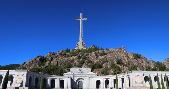 Sąd Najwyższy Hiszpanii wyraził we wtorek zgodę na ekshumację i przeniesienie szczątków generała Francisco Franco poza mauzoleum hiszpańskiej wojny domowej (1936-1939) w Dolinie Poległych (Valle de los Caidos).