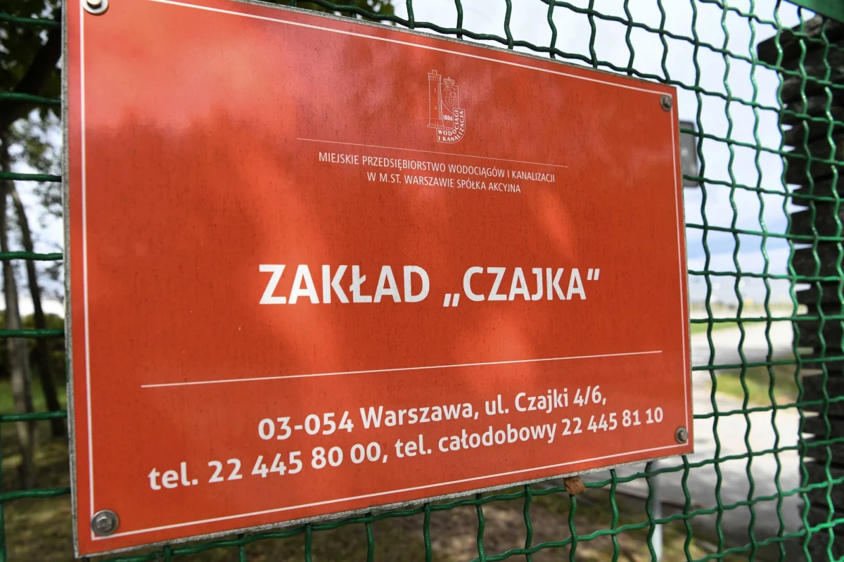 Za kilka dni zacznie się naprawa rurociągu służącego do przesyłu ścieków pod dnem Wisły w Warszawie. Zamiast alternatywnego rurociągu władze stolicy chcą od razu naprawić zepsute ponad miesiąc temu kolektory prowadzące do oczyszczalni ścieków "Czajka" i dopiero zabrać się za budowę alternatywnego rurociągu.