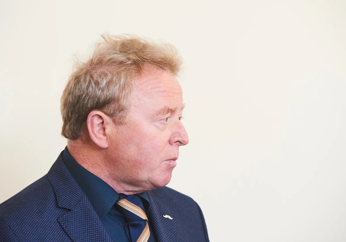 Janusz Wojciechowski oraz pozostałych dziewięciu kandydatów na komisarzy przesłało dodatkowe wyjaśnienia w sprawie swoich deklaracji majątkowych, o które zostali poproszeni w zeszłym tygodniu przez europarlamentarną komisję ds. prawnych. Wojciechowski, w liście z 23 września skierowanym do Lucy Nethsingha szefowej komisji prawnej, tłumaczy się ze swojego mieszkania, które zakupił w Brukseli. 