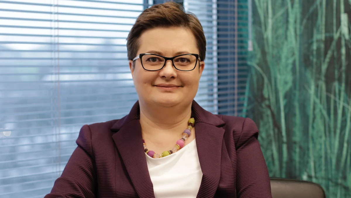 44-letni funkcjonariusz Straży Marszałkowskiej, który życzył śmierci przewodniczącej Nowoczesnej Katarzynie Lubnauer, usłyszał dziś dwa zarzuty – informuje Onet. Włodzimierz D. odpowie za kierowanie gróźb pozbawienia życia pod adresem Katarzyny Lubnauer oraz znieważenia jej treścią korespondencji mailowej. Grozi mu do dwóch lat więzienia. Mężczyzna został też zwolniony ze służby.