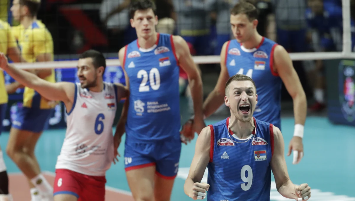 Serbia pokonała we wtorek w Antwerpii Ukrainę 3:2 (21:25, 25:23, 25:22, 19:25, 15:9) ) i awansowała do półfinału mistrzostw Europy siatkarzy. Jej kolejnym rywalem będą współgospodarze imprezy Francuzi. W drugim półfinale Polacy zmierzą się w Lublanie ze Słoweńcami.