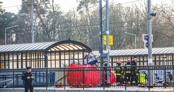 Kierowca karetki, która uległa wypadkowi na przejeździe kolejowym w Puszczykowie, odpowie za spowodowanie katastrofy w ruchu lądowym, której następstwem była śmierć dwóch osób – poinformował rzecznik Prokuratury Okręgowej w Poznaniu.