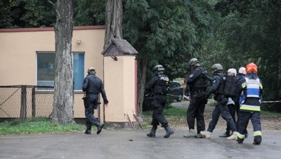 ​Godziszewo: Zabarykadowali się w mieszkaniu. Grożą, że wysadzą budynek w powietrze