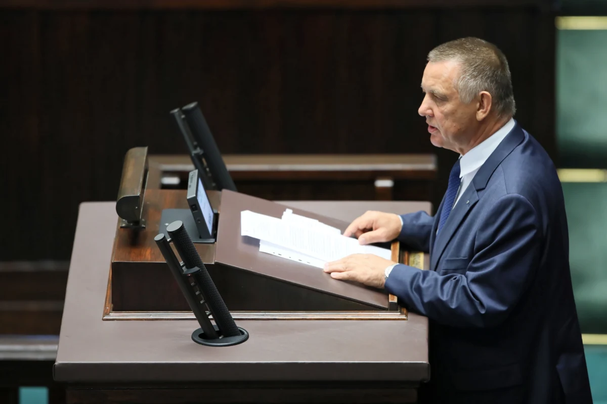 Informacja o tym, że szef NIK wynajmował kamienicę na agencję towarzyską, szybko obiegła media w całym kraju. Wiele osób zastanawia się, w jaki sposób tak blisko centrum Krakowa mógł funkcjonować dom publiczny. Zaskoczeni nie są za to mieszkańcy dzielnicy Podgórze, którzy doskonale wiedzieli, czym trudnią się bracia K. oraz że lokal przy ul. Krasickiego nie był jedynym miejscem schadzek - donosi portal Onet. 