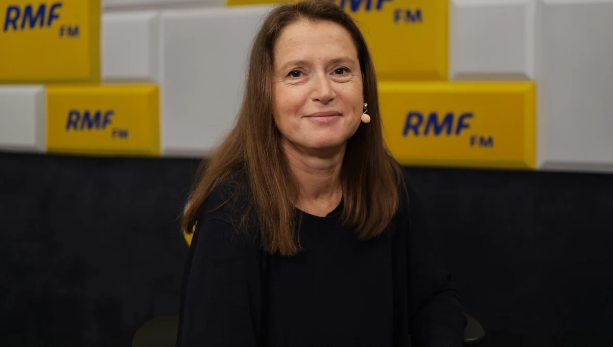 „Kwestie SLD już mnie nie dotyczą. Nie bardzo rozumiem, dlaczego pan Czarzasty się nie zainteresował czym ja się zajmowałam w SLD. Na pewno można powiedzieć, że robiłam trochę więcej, niż inni radni SLD w radzie miasta, ponieważ ich nie było” - powiedziała w Porannej rozmowie w RMF FM Monika Jaruzelska. W odpowiedzi na pytanie Roberta Mazurka, na kogo odda swój głos w wyborach do Sejmu, odparła: "Chyba będę głosowała na Katarzynę Piekarską, na osobę, która się wydaje wiarygodną Lewicą, która została posądzona o zdradę, a która została w podobny sposób potraktowana, jak ja. Katarzyna Piekarska jest osobą wiarygodną lewicowo i robi to, czym ja się zajmuję, czyli np. obroną wojskowych przed tą ustawą emerytalną, która wisi w powietrzu i pewnie po wyborach może wejść" - stwierdziła.