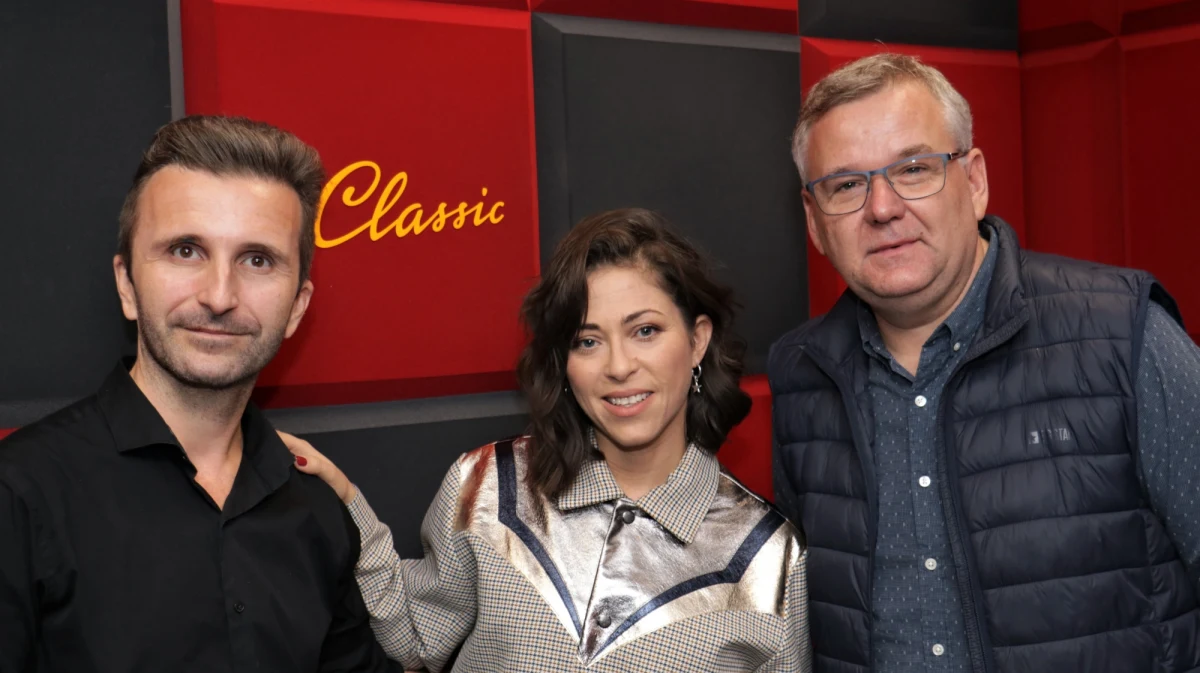 Co gwiazda rocka robi po próbie? Ogląda seriale - tak przynajmniej jest w przypadku Rolling Stonesów! I nie są to bynajmniej seriale, które mogą kojarzyć się z gwiazdą rocka. Czy informacja o tym może być tematem piosenki?