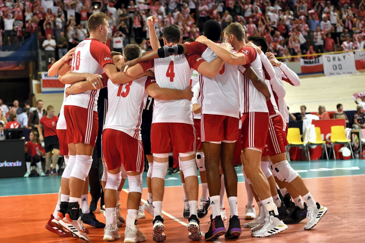 Polscy siatkarze zagrają dziś o finał mistrzostw Europy z reprezentacją Słowenii. Na kogo postawi Vital Heynen? Kto wyjdzie w pierwszej szóstce? Kogo Ty widziałbyś na parkiecie? Weź udział w naszej zabawie i wybierz najlepszego siatkarza polskiej reprezentacji.