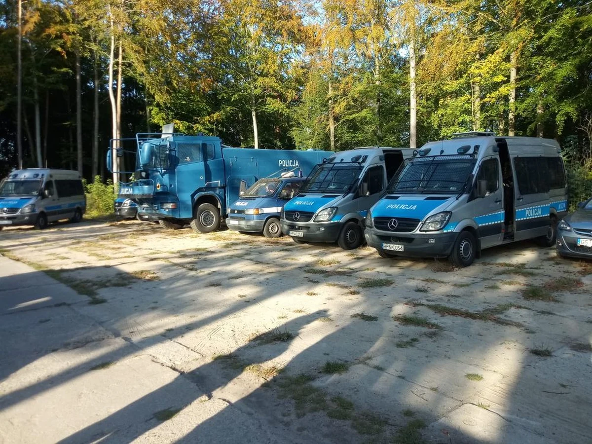 Zarzut nieostrożnego obchodzenia się z ogniem podczas meczu Gryfa Wejherowo z Lechią Gdańsk usłyszało dwóch mieszkańców powiatu wejherowskiego. Na meczu Pucharu Polski jedna z rakiet omal nie trafiła bramkarza Lechii Gdańsk. Mecz został przerwany na 20 minut. 