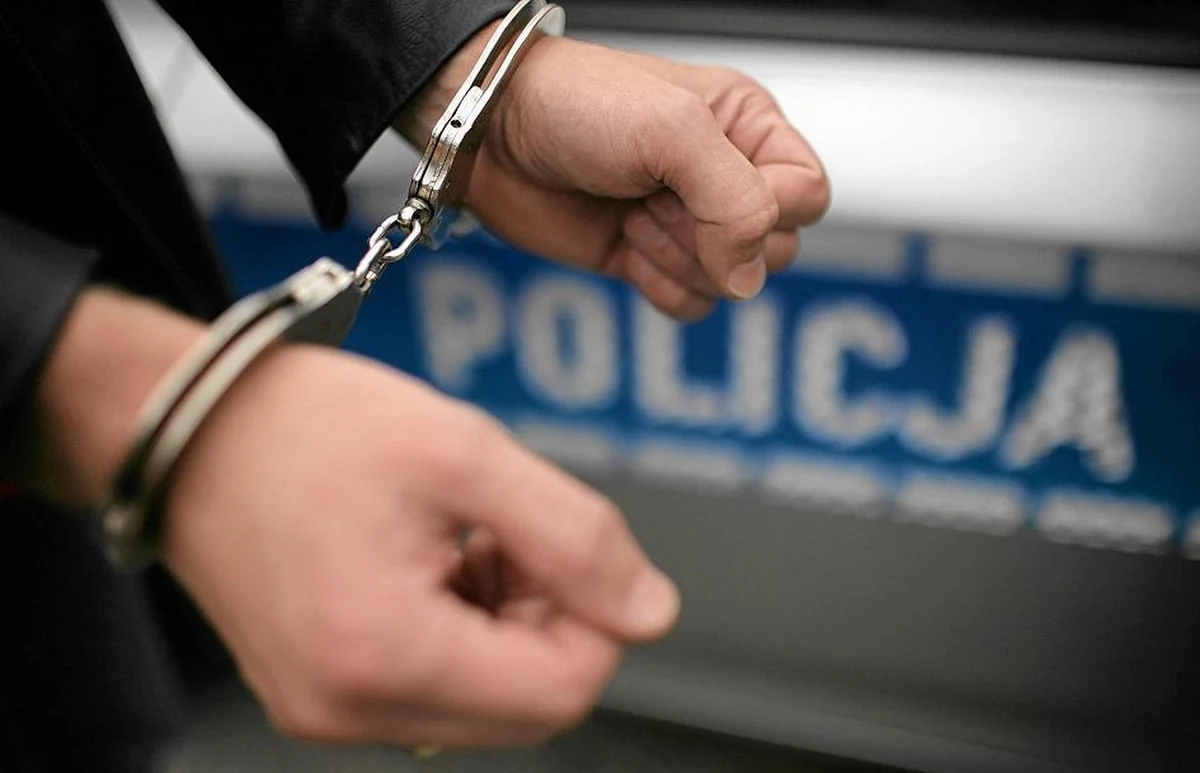 ​Do potrącenia trzech policjantów doszło w mazowieckich Łosicach podczas próby zatrzymania.