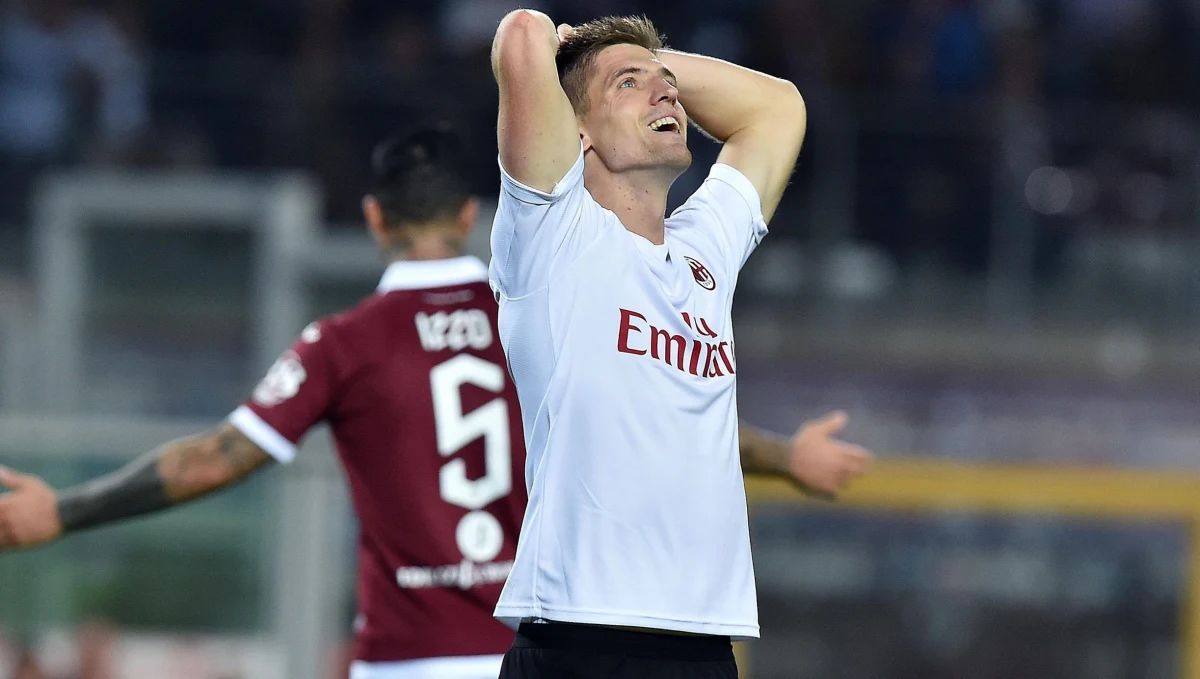 Krzysztof Piątek zdobył bramkę z rzutu karnego, ale jego AC Milan przegrał na wyjeździe z Torino 1:2 w meczu kończącym piątą kolejkę włoskiej ekstraklasy piłkarskiej. Było to drugie trafienie polskiego napastnika w tym sezonie Serie A.
