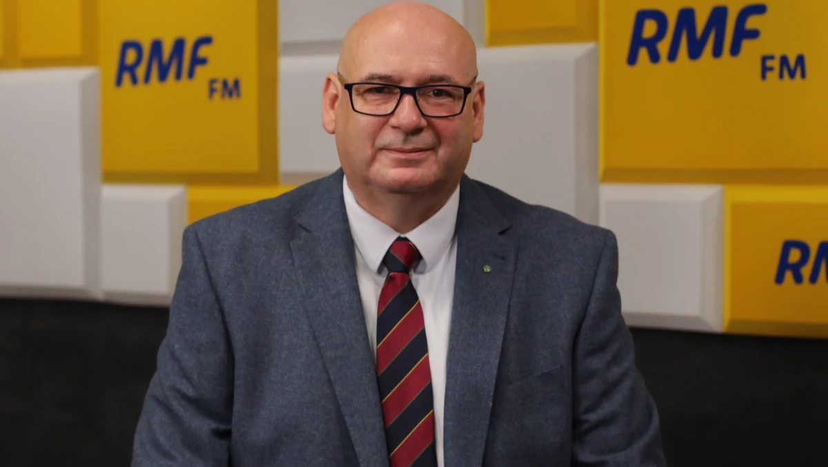 "W polityce wszystko jest możliwe" - tak w Porannej rozmowie w RMF FM kandydat PSL do Sejmu Piotr Zgorzelski skomentował możliwość powyborczej koalicji jego ugrupowania z Platformą Obywatelską. "Dzisiaj każdy roztropny polityk, który zawiązuje koalicję przed wyborami, robi to po prostu na wielkie ryzyko. Dzisiaj trzeba zrobić jak najwięcej, żeby wygrać wybory, aby uzyskać jak największy wynik, a na drugi dzień popracujemy nad tym, jakie są możliwe scenariusze" - stwierdził. Dodał też, że wyklucza wspólne rządy z Prawem i Sprawiedliwością.