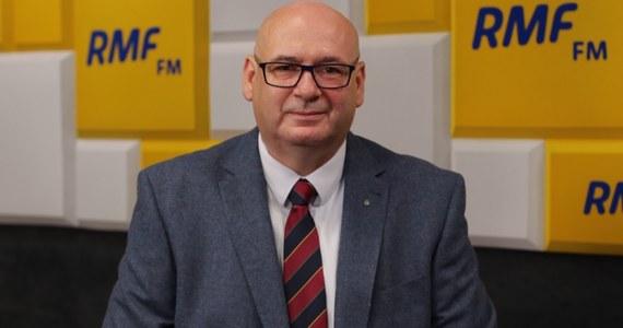 "W polityce wszystko jest możliwe" - tak w Porannej rozmowie w RMF FM kandydat PSL do Sejmu Piotr Zgorzelski skomentował możliwość powyborczej koalicji jego ugrupowania z Platformą Obywatelską. "Dzisiaj każdy roztropny polityk, który zawiązuje koalicję przed wyborami, robi to po prostu na wielkie ryzyko. Dzisiaj trzeba zrobić jak najwięcej, żeby wygrać wybory, aby uzyskać jak największy wynik, a na drugi dzień popracujemy nad tym, jakie są możliwe scenariusze" - stwierdził. Dodał też, że wyklucza wspólne rządy z Prawem i Sprawiedliwością.