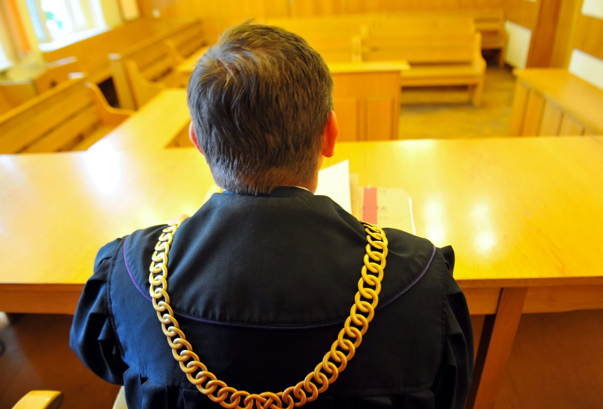 Otrzymaliśmy dziś oświadczenie pełnomocnika sędziego Arkadiusza Cichockiego, który zarejestrował w czerwcu ub. roku swoją rozmowę z przewodniczącym KRS. Nagranie rozmowy ujawniliśmy wczoraj. Sędzia rekomendował w niej męża Emilii Szmydt do pracy w Krajowej Radzie Sądownictwa. Jego adwokat Piotr Urbanek twierdzi, że nie ma w niej niczego niestosownego.