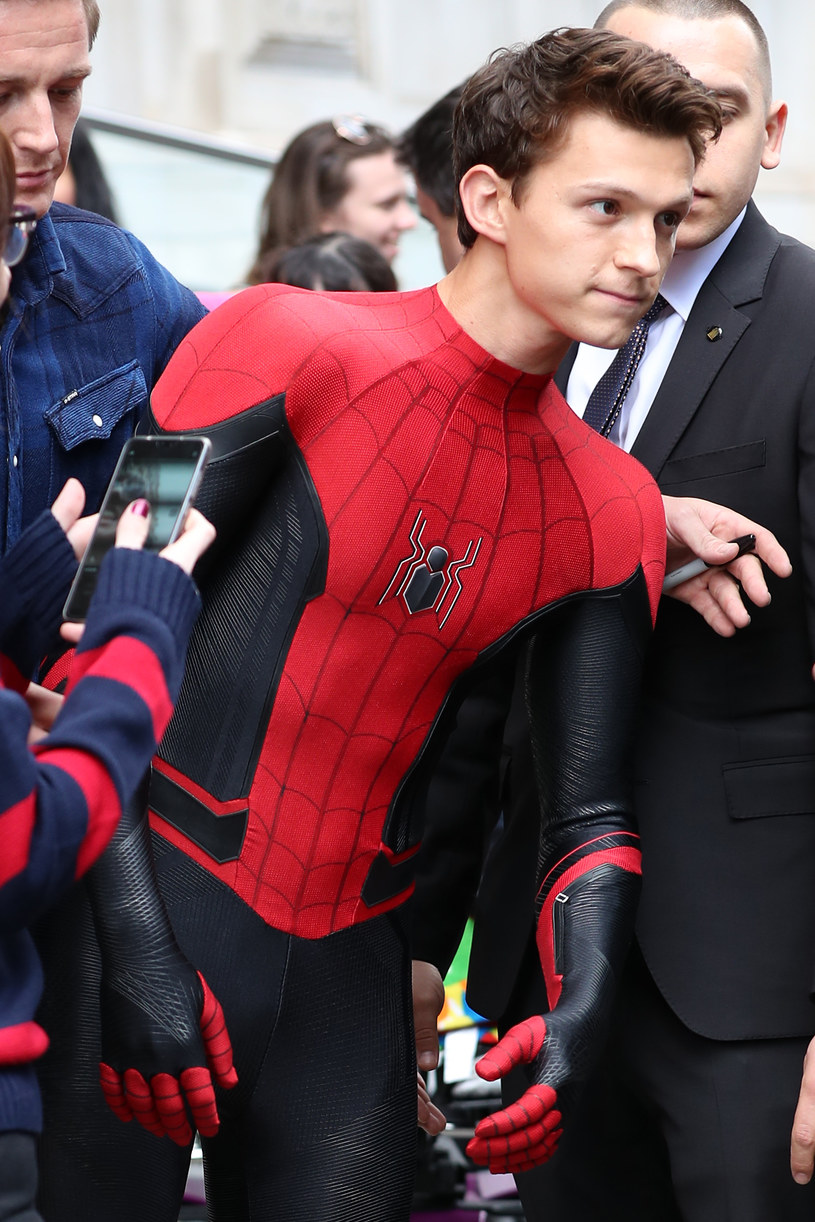 Po krótkim rozłamie Sony Pictures i Disney doszły do porozumienia! Powstanie trzecia część serii Spider-Man: Homecoming" - poinformował w piątek Marvel Studios. W postać superbohatera ponownie wcieli się Tom Holland.