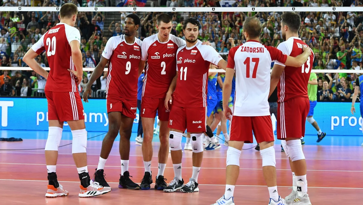 Polscy siatkarze odbyli w piątek pierwszy trening w Paryżu. W sobotę wystąpią w meczu o brązowy medal. 