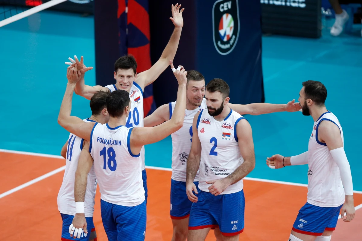 Reprezentacja Serbii pokonała w Paryżu Francję 3:2 w półfinałowym meczu mistrzostw Europy siatkarzy i w meczu o złoto zmierzy się w niedzielę ze Słowenią. Francuzi będą natomiast w sobotę rywalami Polaków w spotkaniu o medal brązowy.