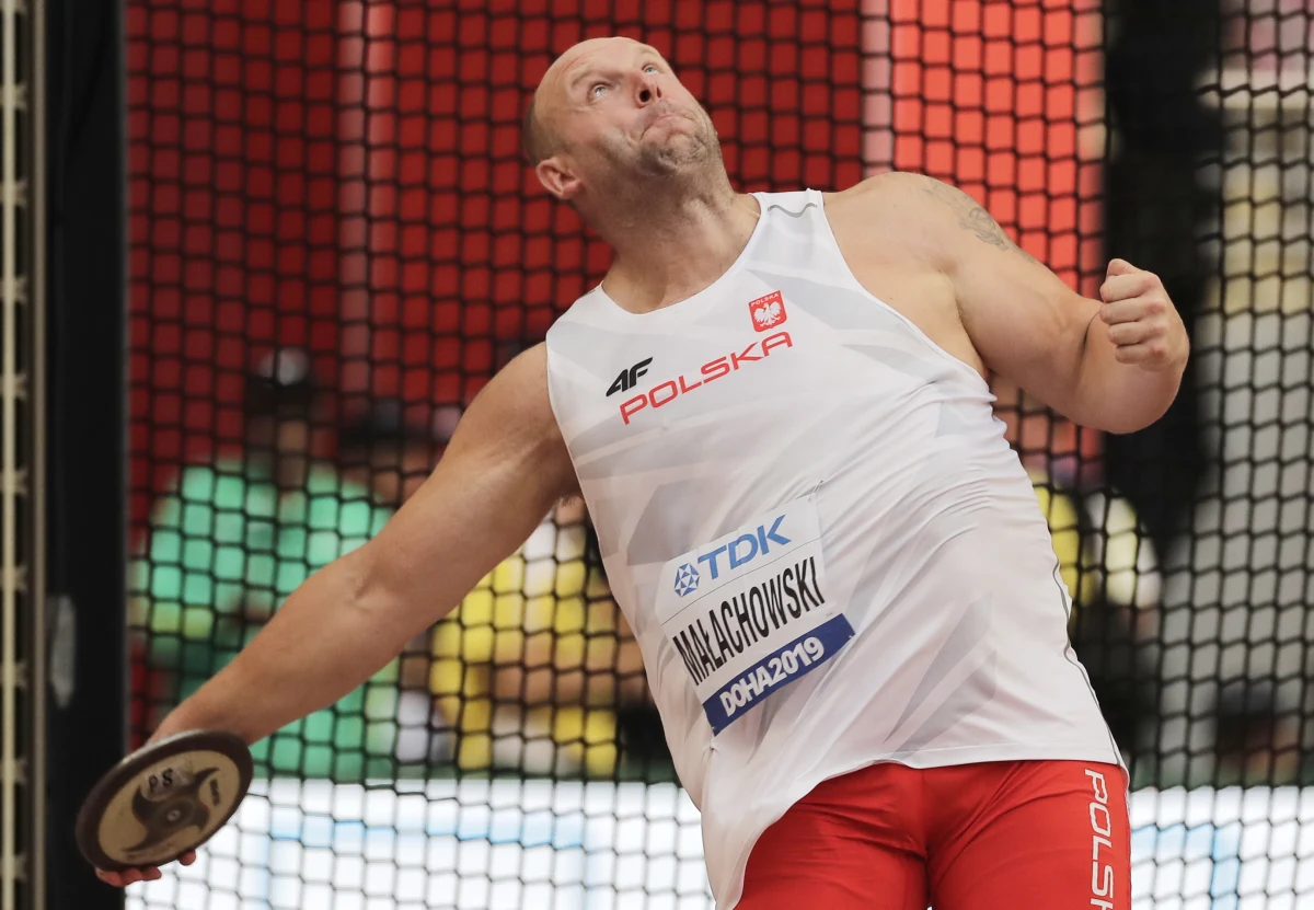 Zły i rozgoryczony schodził ze stadionu w Dausze dwukrotny wicemistrz olimpijski w rzucie dyskiem Piotr Małachowski po tym, jak nie zdołał awansować do finału mistrzostw świata w swojej dyscyplinie. Nie szczędził sobie słów krytyki. "Chciałem, by eliminacje były pokazem mojej mocy - i to był mój największy problem. Chora ambicja i tyle" - stwierdził wprost. Oświadczył również, że musi zastanowić się nad tym, czy kontynuować treningi: "Szkoda na to pieniędzy podatników".