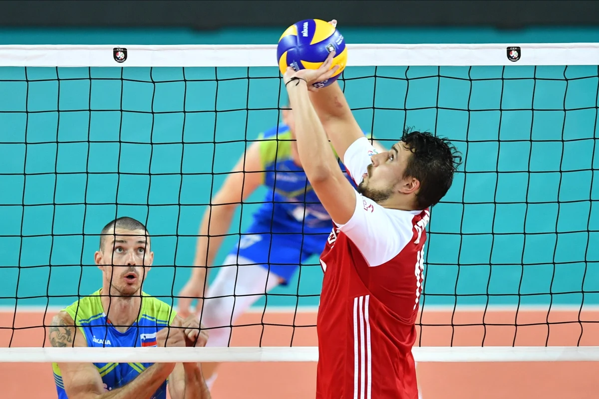 Fabian Drzyzga przyznał, że do dobrej gry polskich siatkarzy w meczu o brąz mistrzostw Europy przyczynił się fakt, że mieli czas na przetrawienie półfinałowej porażki. "Cieszy zaś, że teraz zdobywamy medale co roku" - podkreślił rozgrywający biało-czerwonych.