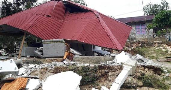 Do 30 wzrosła liczba ofiar śmiertelnych trzęsienia ziemi, które w czwartek nawiedziło wschodnią Indonezję - poinformowała w niedzielę indonezyjska agencja ds. usuwania skutków katastrof BNBP. Setki tysięcy ludzi pozostaje w tymczasowych schronieniach.