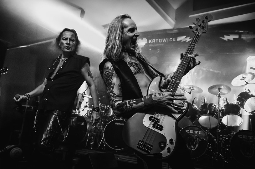 Polska metalowa grupa CETI tuż przed rozpoczęciem nagrań nowej płyty "Oczy martwych miast" zmieniła i poszerzyła skład. Obecnie formacja dowodzona przez wokalistę Grzegorza Kupczyka jest sekstetem.
