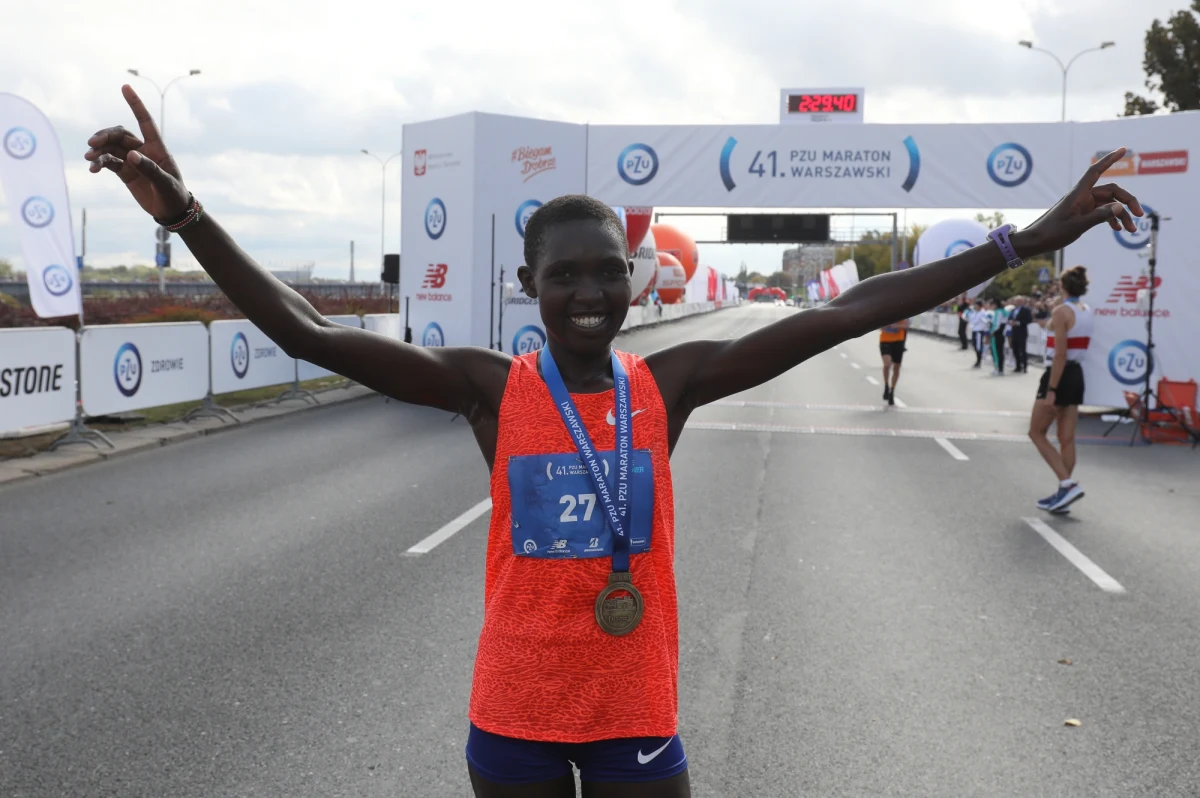 Etiopczyk Dadi Yami Gemeda czasem 2:11.39 wygrał 41. PZU Maraton Warszawski. Wśród kobiet najlepsza była Kenijka Rebecca Jepchirchir, która zdobyła nagrodę główną – samochód.