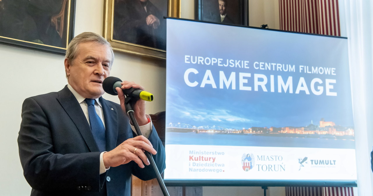 - Europejskie Centrum Filmowe Camerimage powstanie w Toruniu. To rzecz wielka dla polskiej kultury - powiedział w niedzielę wicepremier, minister kultury i dziedzictwa narodowego Piotr Gliński. Poinformował, że inwestycja ma kosztować ok. 600 mln zł i zostać zrealizowana do 2025 r.