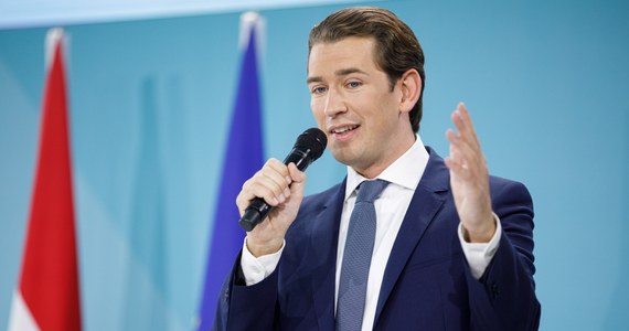 Według wstępnych oficjalnych wyników Austriacka Partia Ludowa (OeVP) byłego kanclerza Sebastiana Kurza wygrała niedzielne przedterminowe wybory parlamentarne, zdobywając 38,4 proc. głosów - poinformowała austriacka agencja APA. 