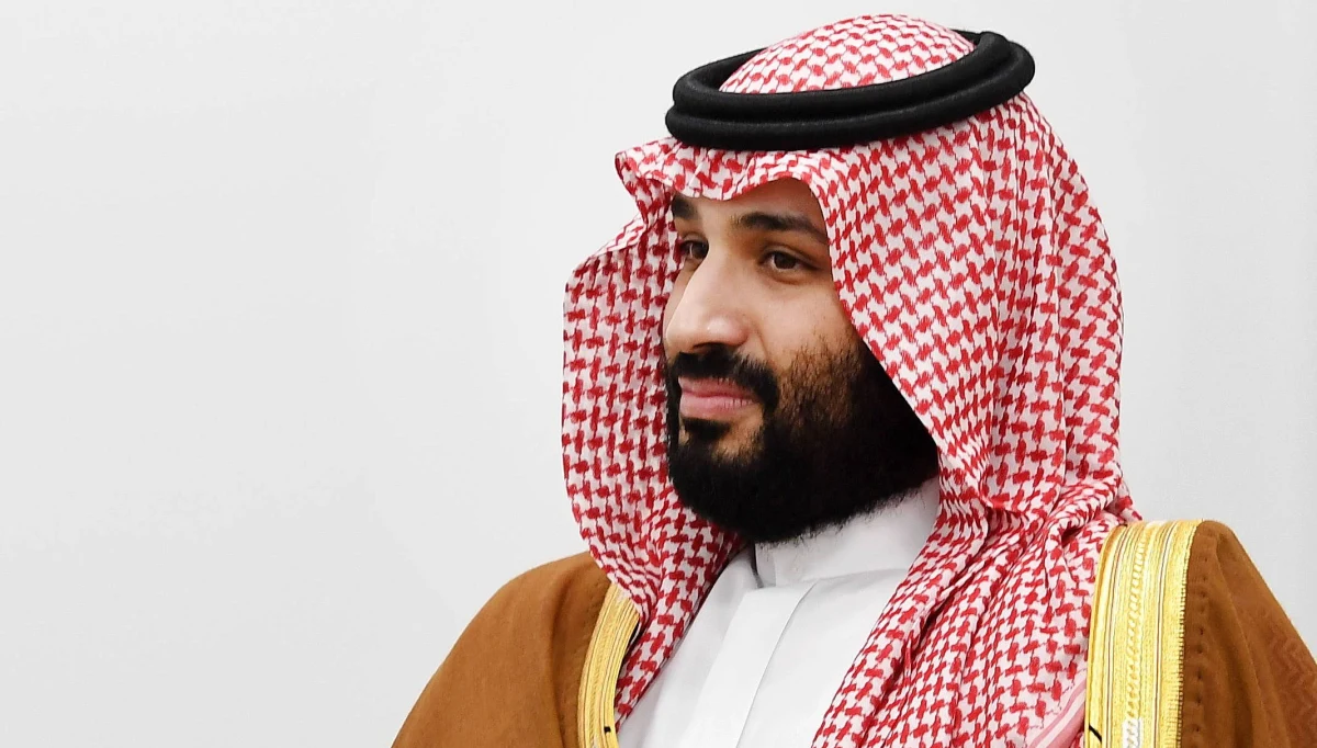 Saudyjski następca tronu Mohammad bin Salman ostrzegł w wywiadzie dla stacji CBS, że ceny ropy mogą wzrosnąć do "niewyobrażalnie wysokich poziomów", jeśli świat "nie powstrzyma Iranu". Podkreślił jednocześnie potrzebę politycznego rozwiązania konfliktu.
