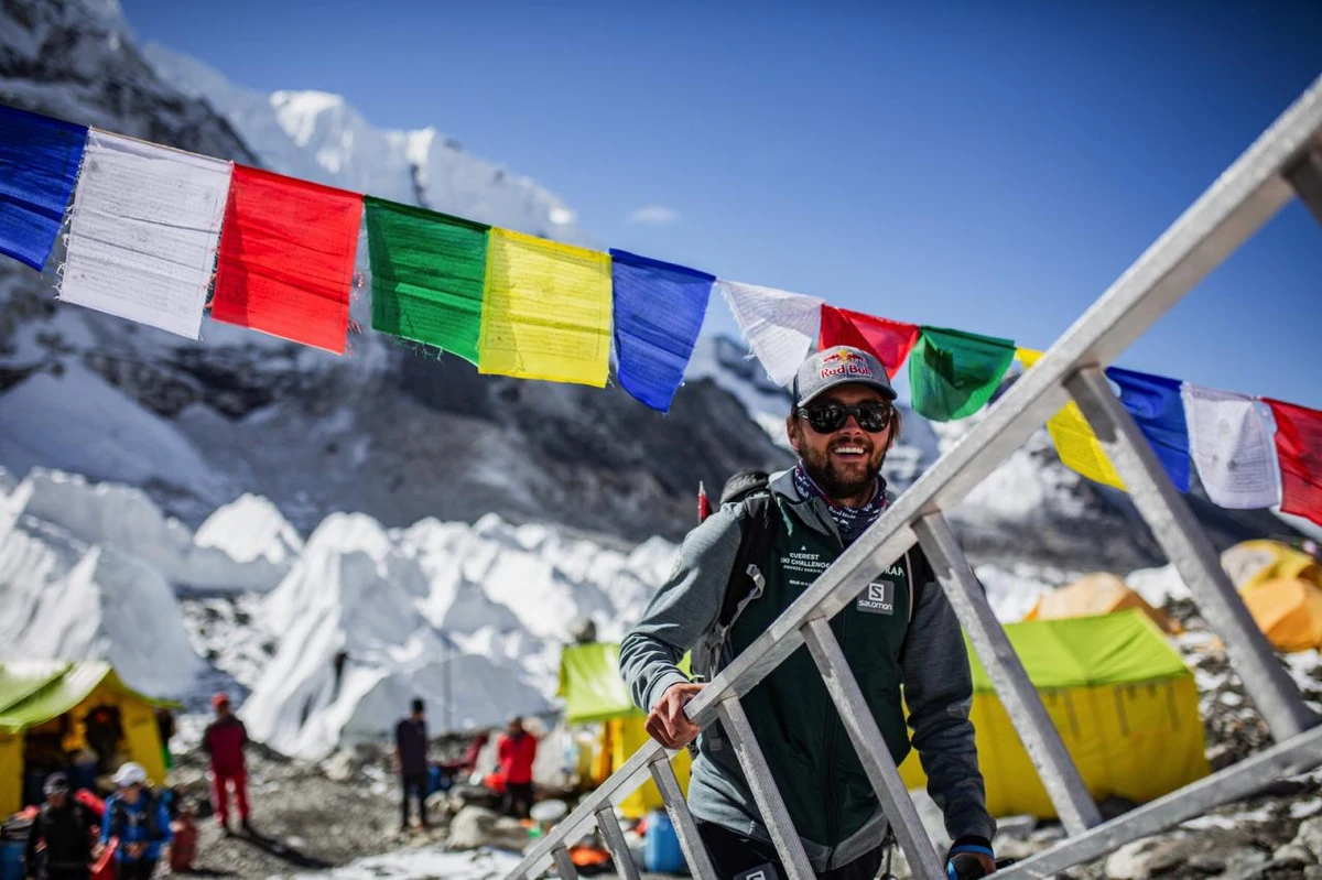 Andrzej Bargiel, który w tym roku zamierzał wejść bez użycia tlenu z butli na Mount Everest (8848 m) i zjechać z niego na nartach, podjął decyzję o zakończeniu wyprawy. Jak wyjaśnił skialpinista, powodem są bardzo trudne warunki panujące tej jesieni na najwyższej górze świata.