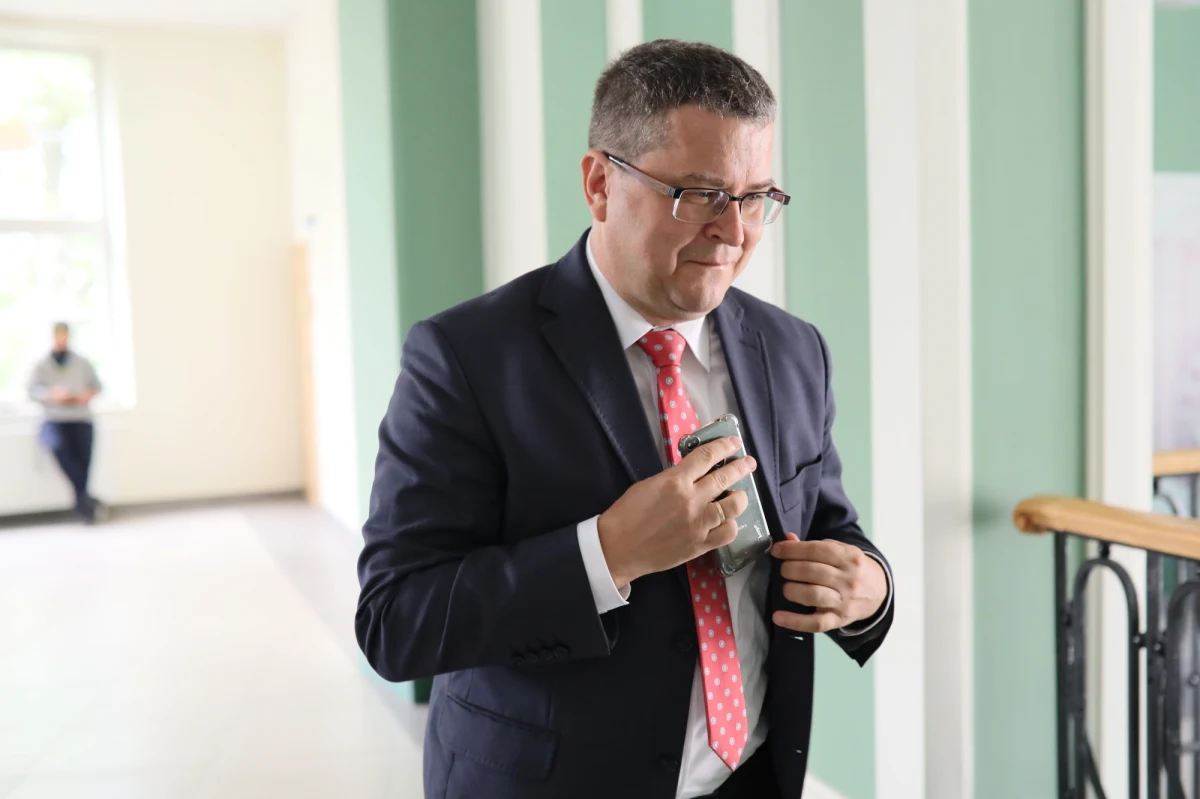 Krajowa Rada Sądownictwa nadal nie otrzymała od Prokuratury Krajowej dokumentów w sprawie antysemickich wpisów jednego z członków Rady Jarosława Dudzicza - dowiedział się reporter RMF FM. Cztery lata temu sędzia pod pseudonimem miał napisać o Żydach: "podły, parszywy naród, nic im się nie należy". 