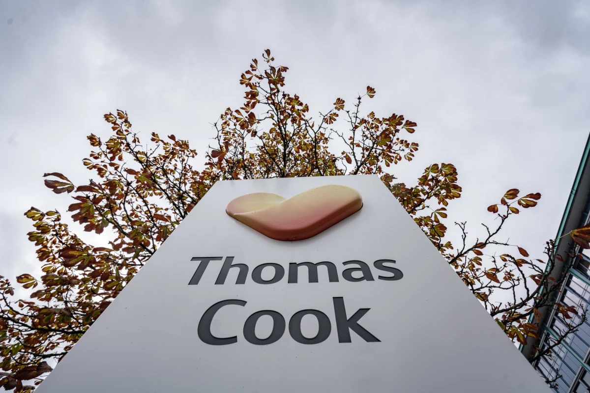 Belgijska filia Thomas Cook złożyła wniosek o upadłość. Pracę straci ok. 500 pracowników. "Mimo bardzo intensywnych rozmów z różnymi stronami niestety nie udało się osiągnąć porozumienia w sprawie niezbędnego, krótkoterminowego finansowania" - podało biuro.